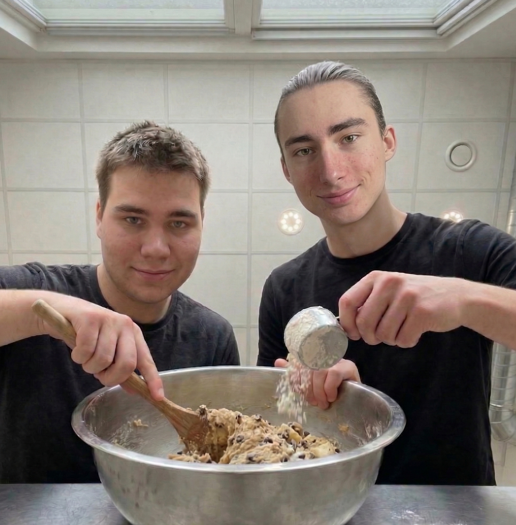 Préparation de la pâte à cookie à la main